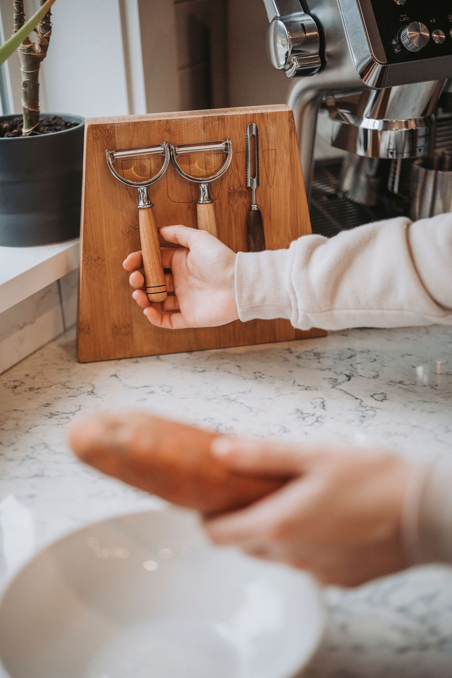 Veggie Peeler with Wooden Handle