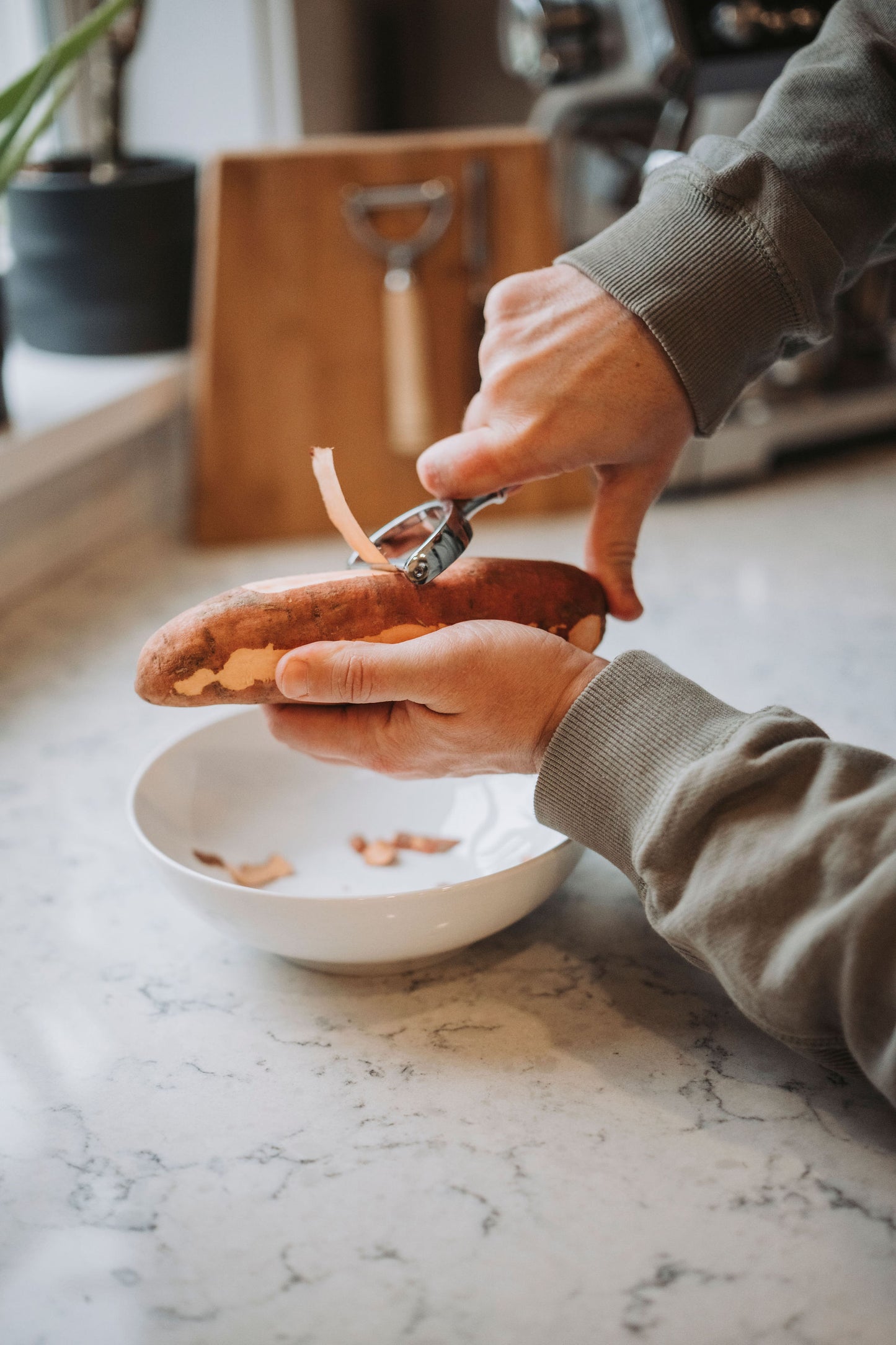 Veggie Peeler with Wooden Handle